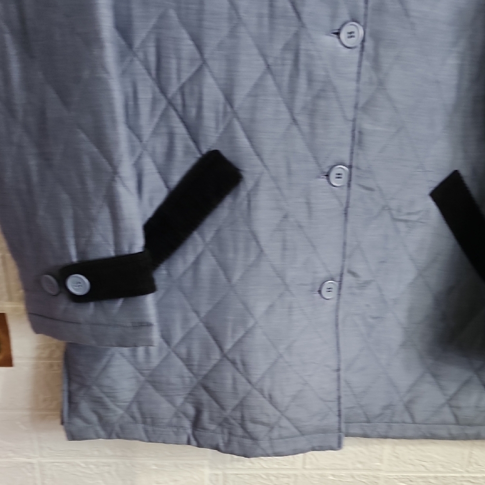 BOLGARi Signature Quilted Gray and Black Puffer Coat - Picture 3 of 8